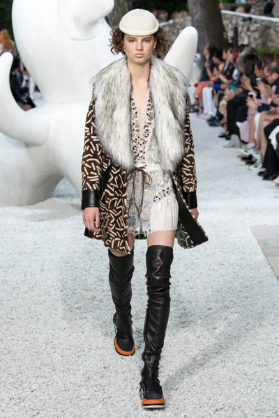 Look 56